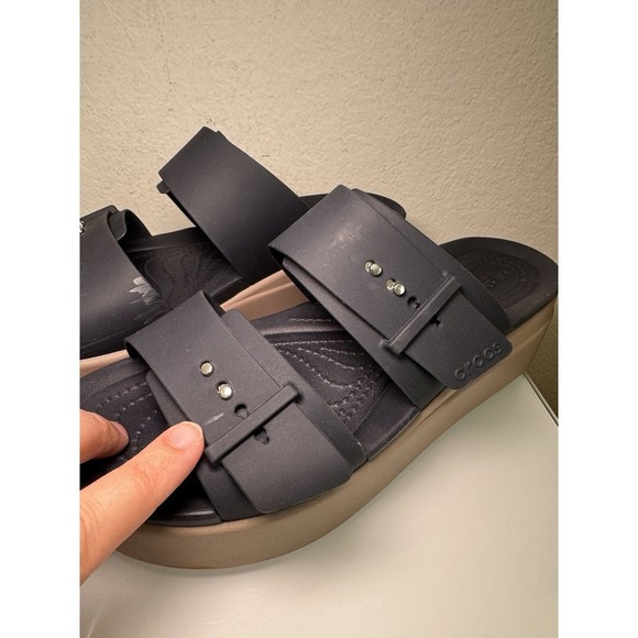 Crocs Brooklyn Buckle Wedge Platform Sandal Deep Navy Tan Women's 9  (scuffs) - Picture 4 of 16